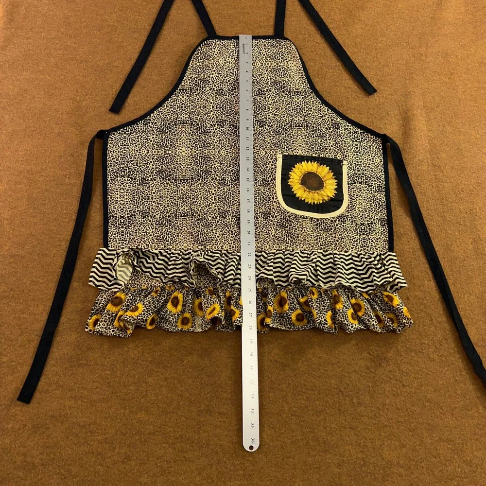 Hobby Lobby Womens One Size Yellow Leopard Sunflower Ruffle Kitchen Apron